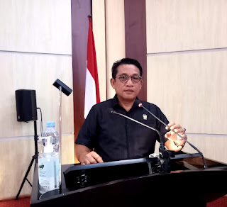 Dewan Pertanyakan Papan Reklame Menjamur di Trotoar