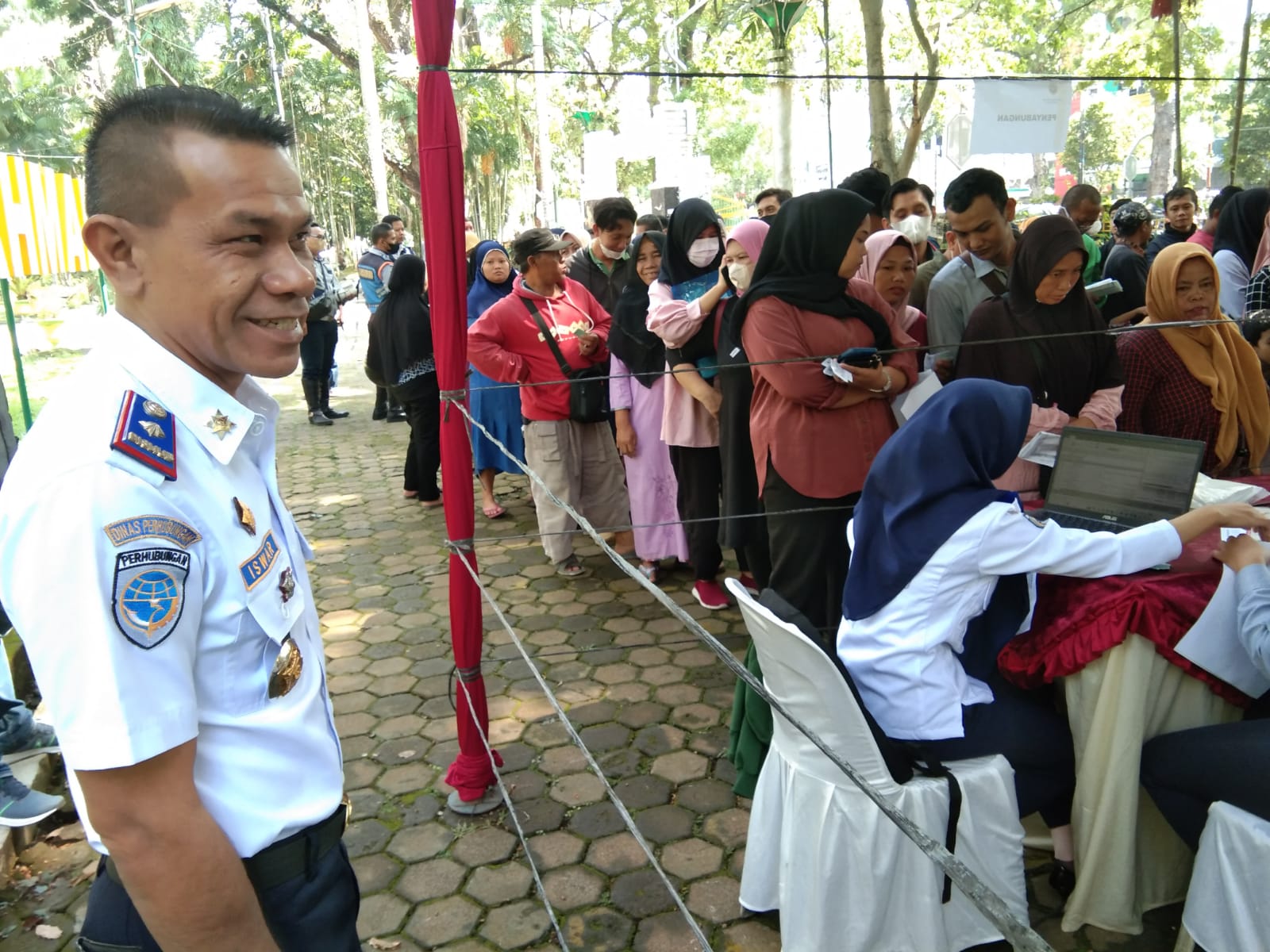Antusias Masyarakat Mengantri Tiket Mudik Bareng Pemko Medan 2023