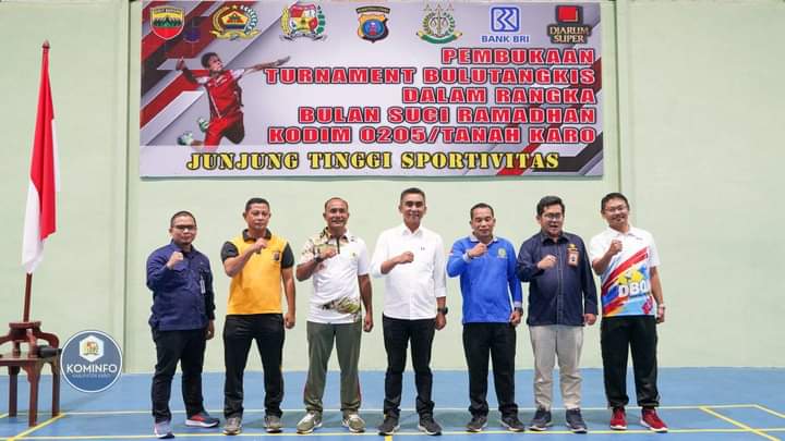 Wakil Bupati Karo Buka Open Turnamen Bulu Tangkis di Gedung Olahraga Kodim 0205/TK