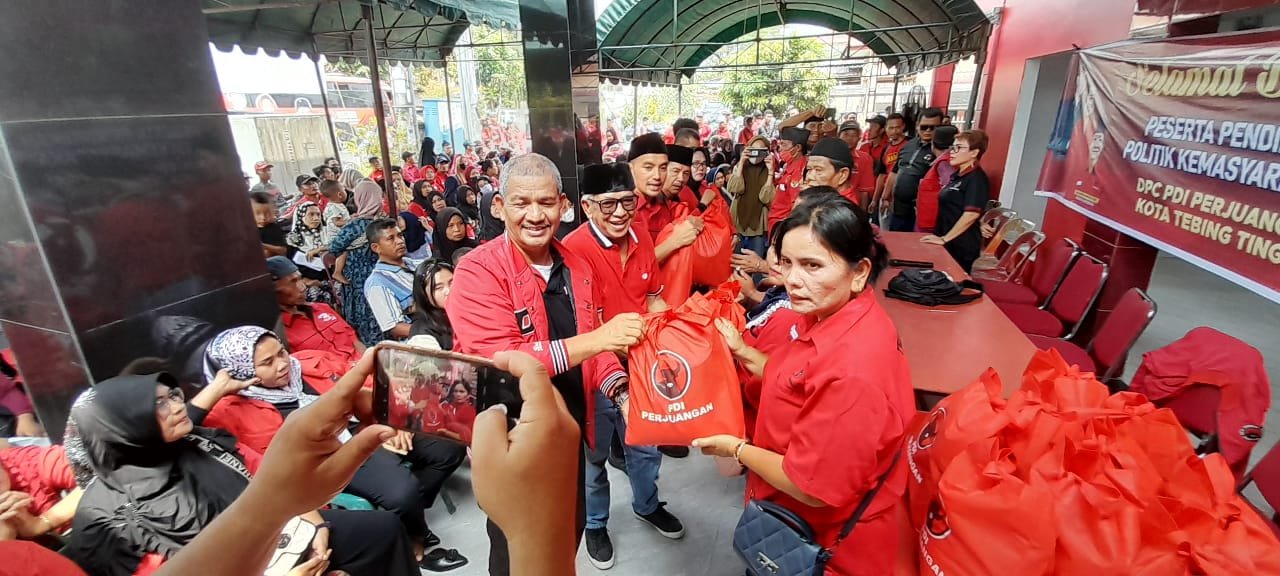 Jalankan Instruksi Megawati, DPD PDIP SU Gelar Safari Ramadhan dan Bagikan Sembako ke Masyarakat