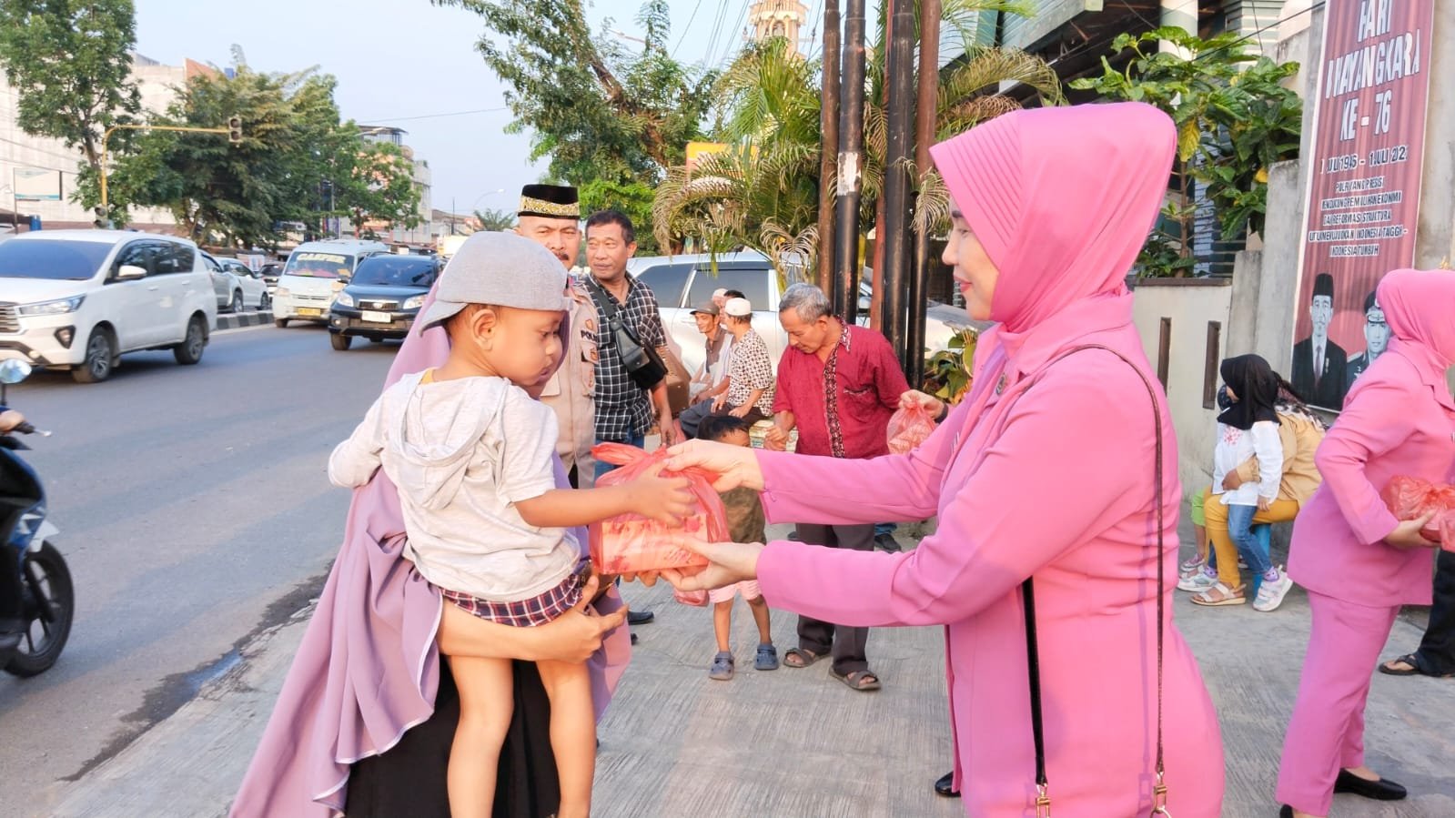 Kapolsek Percut Sei Tuan Berbagi di Bulan Ramadhan Berkah.