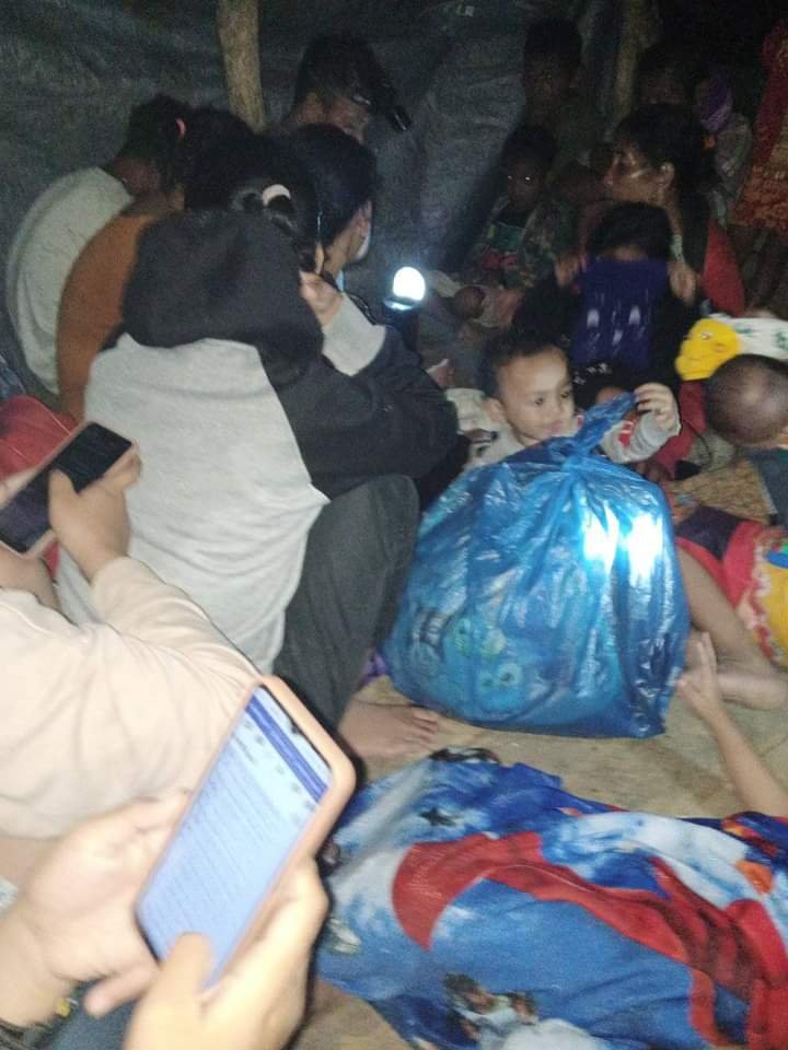 Pasca Gempa M6,9, Warga Masih Mengungsi