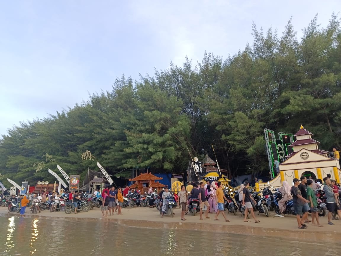 Jelang Pesta Ketupatan, Pokdarwis Pantai Lombang Maksimalkan Pengelolaan Wisata