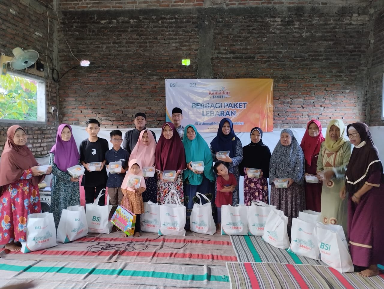 BSI Maslahat Salurkan Zakat Fitrah dan Paket Lebaran 1444 H untuk Dhuafa