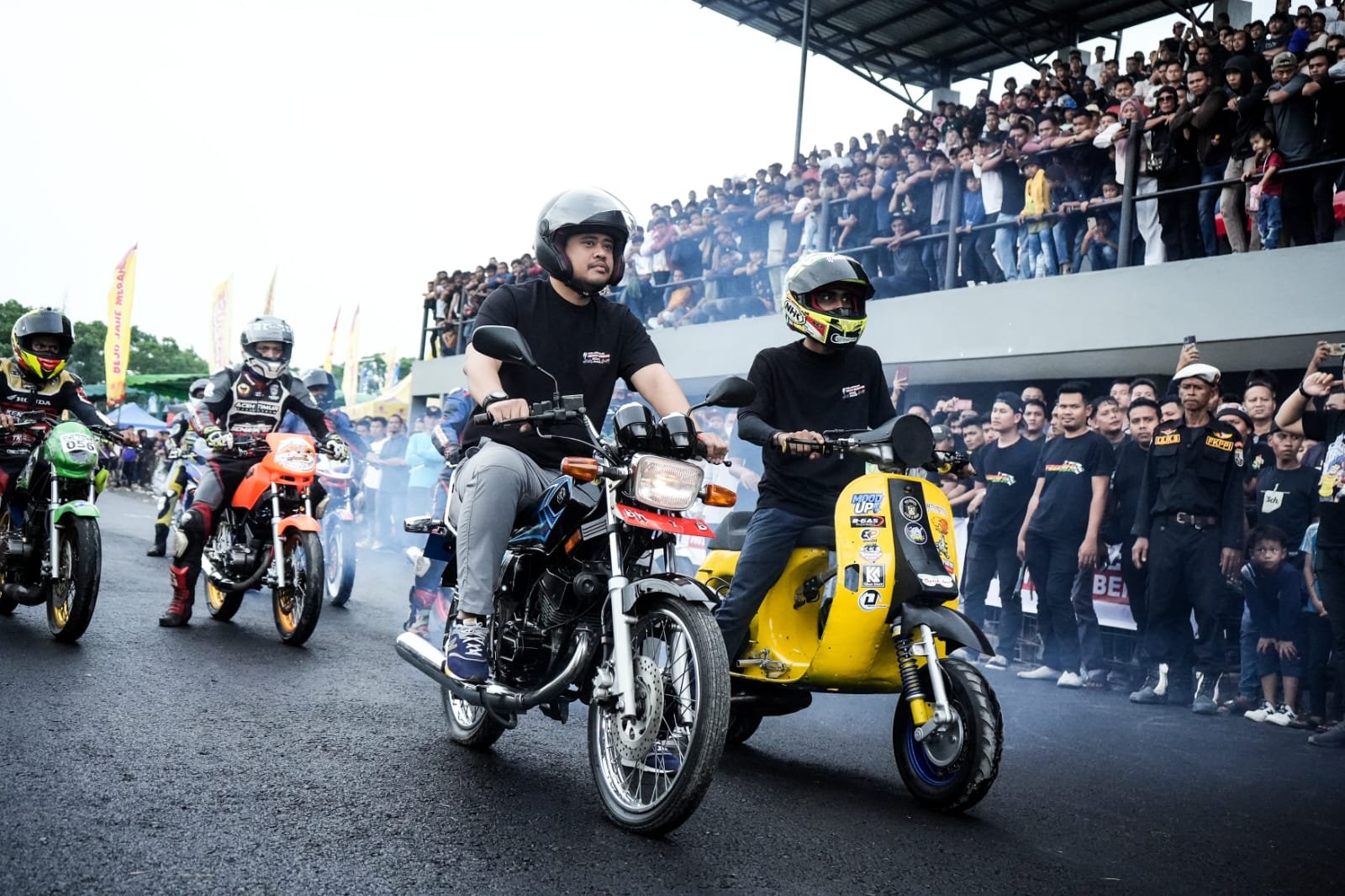 Saksikan R2D 88 Road Race 2023, Bobby Nasution Jajal Sirkuit Sambil Praktikkan Safety Riding