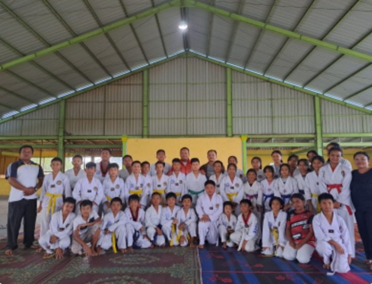 Wakil Ketua DPRD Karo Sambangi Dojang Black Eagle Tigapanah