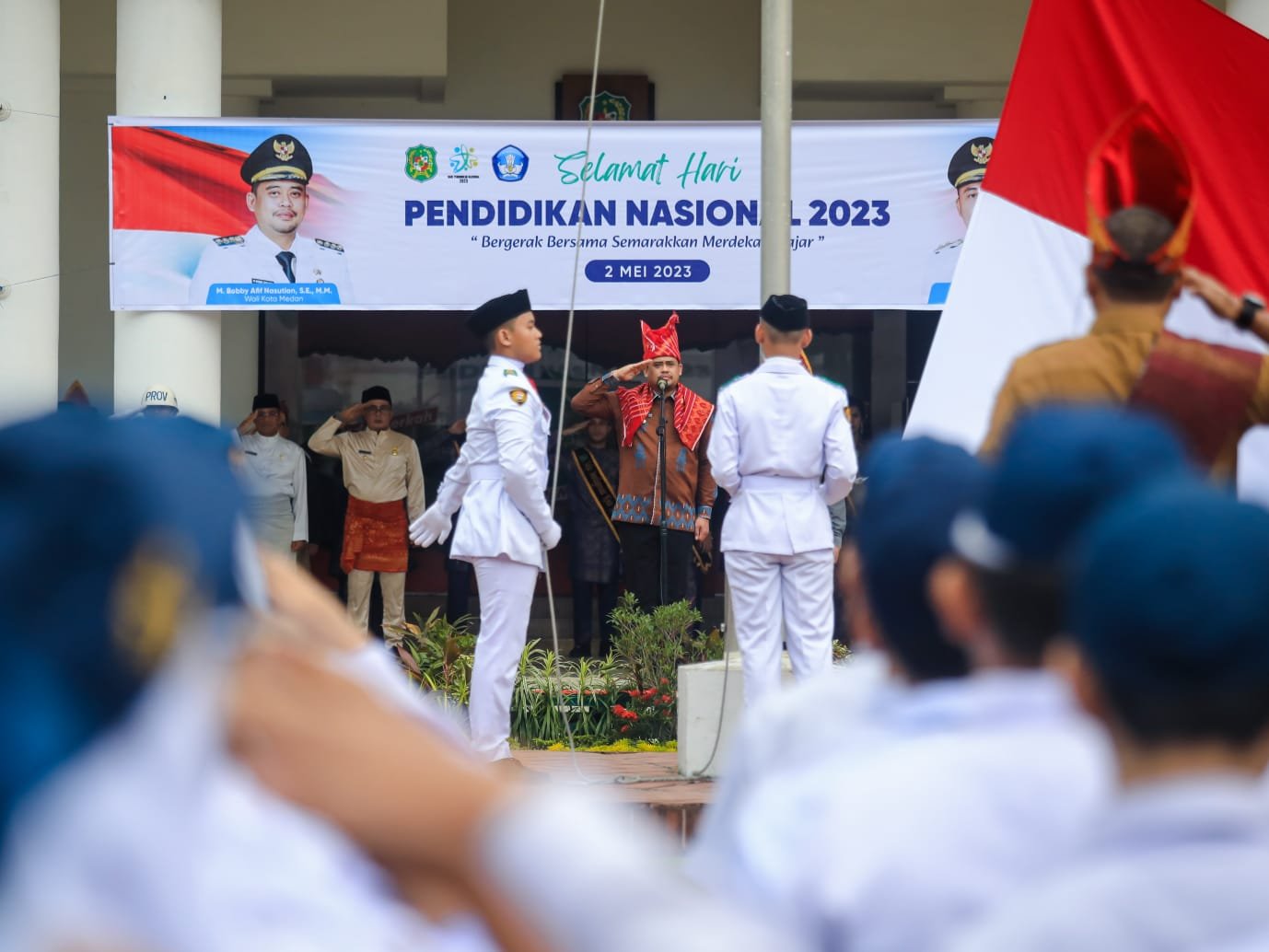 Pakaian Adat Multietnis dan Penampilan Bakat Siswa Semarakkan Peringatan Hari Pendidikan Nasional di Medan