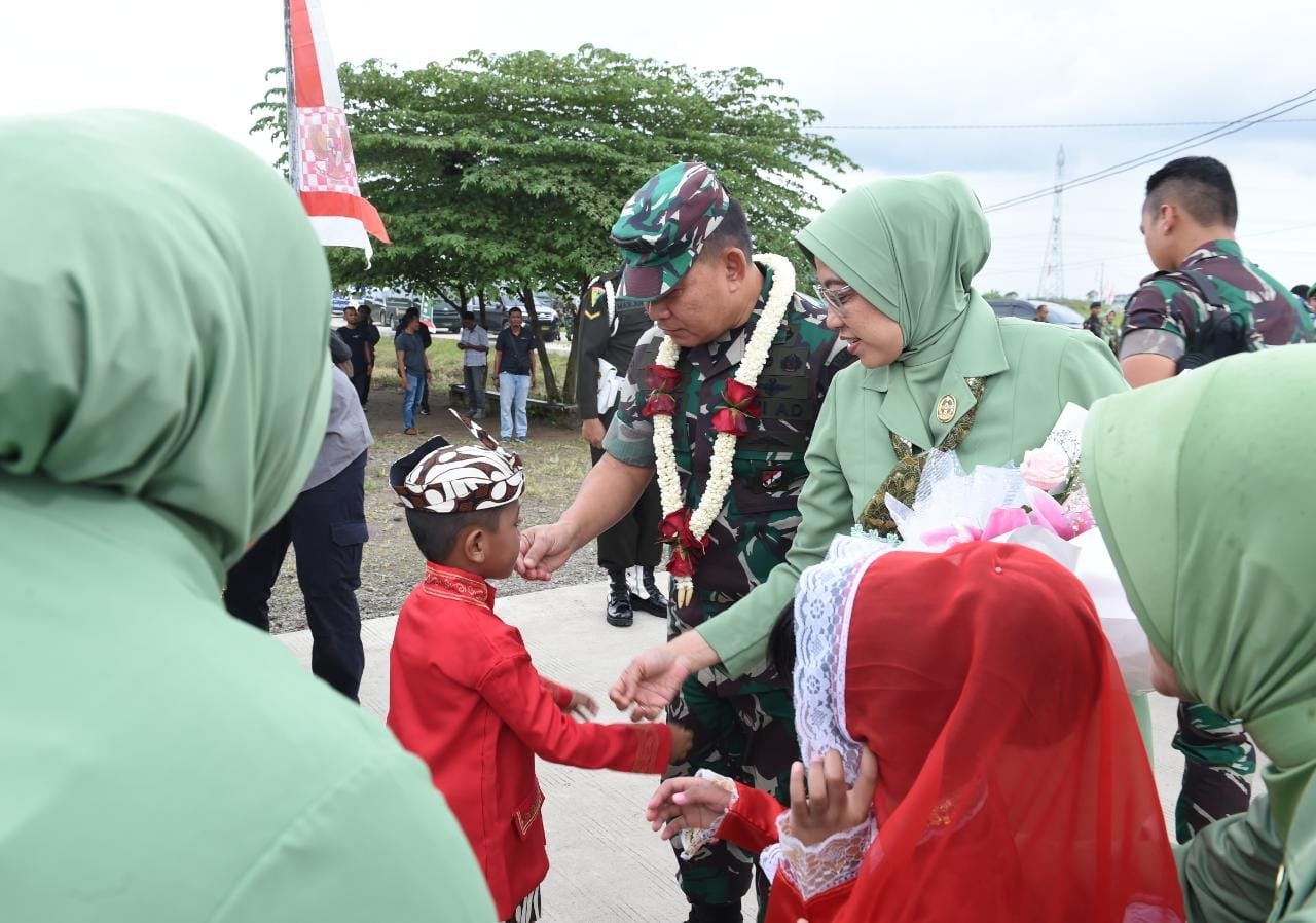 Kasad Tinjau Pembangunan Rumdis  Prajurit  Yonmek 516/Caraka Yudha