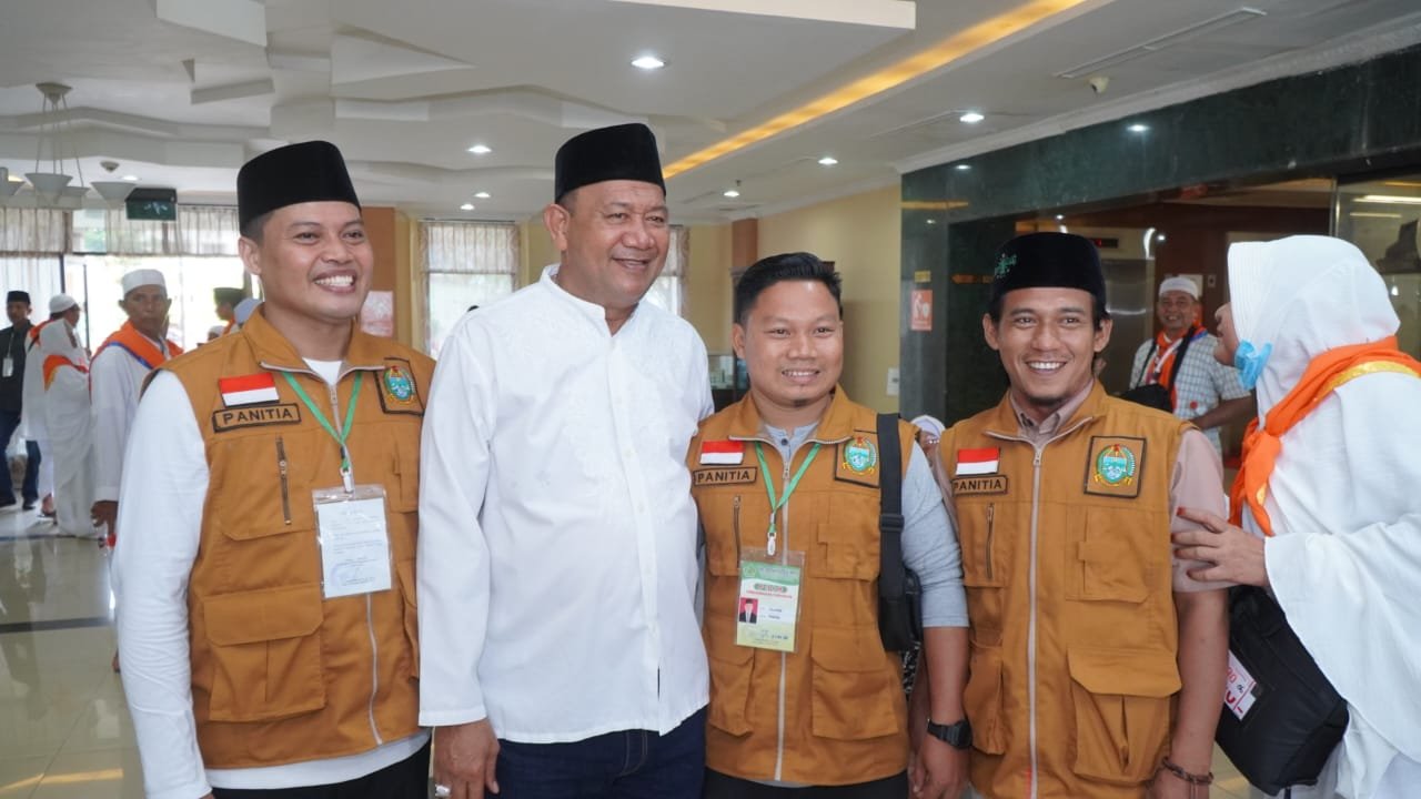 Lepas JCH di Asrama Haji, Plt Bupati Langkat Ingatkan Jaga Kesehatan & Tidak Menyiakan Waktu