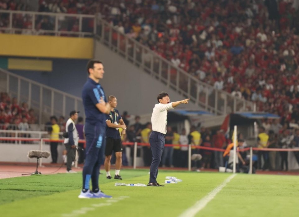 Scaloni Puji Permainan Timnas dan Suporter Indonesia