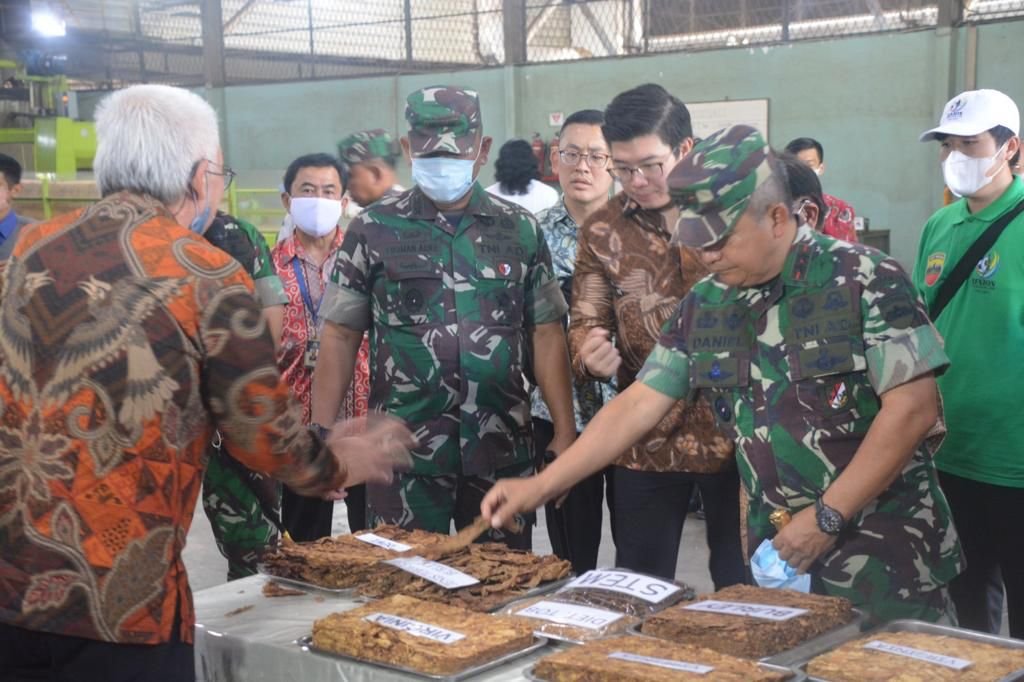 Pangdam I/BB Tinjau Produksi Tembakau Putih ke PT STTC