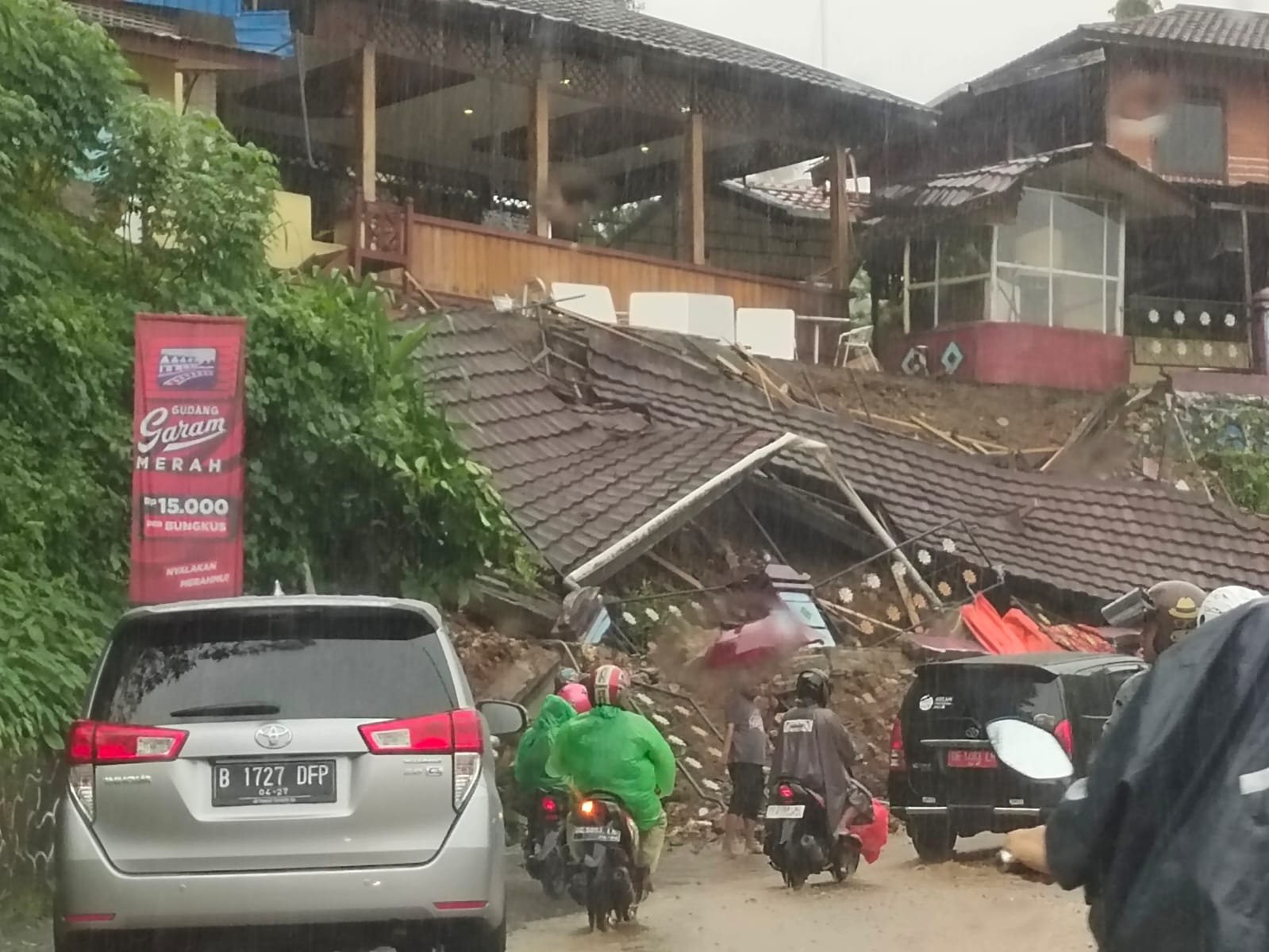 Longsor di Ambon Rusak 121 Rumah dan Satu Sekolah