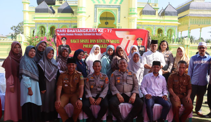 Dalam Rangka Menyambut HUT Bhayangkara Ke-77 ,Polres Langkat Laksanakan Bakti Sosial di Mesjid Azizi