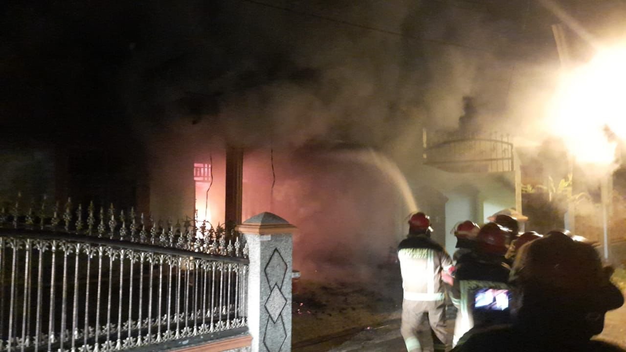 Rumah Permanen di Menteng 7 Terbakar