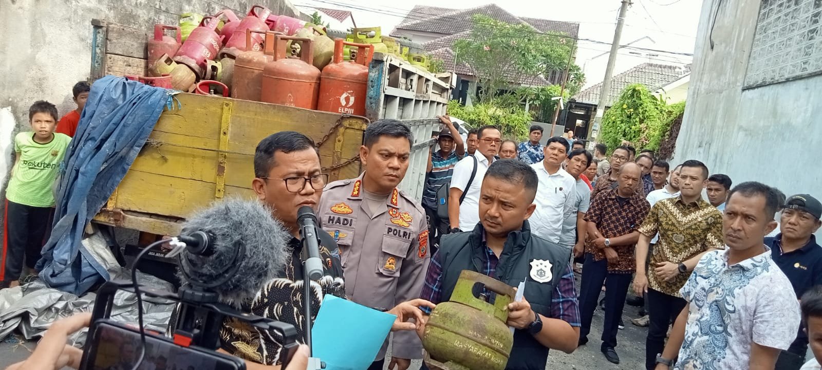 Polisi Gerebek Pangkalan Pengoplosan Gas di Medan Sunggal, Tiga Orang Diamankan