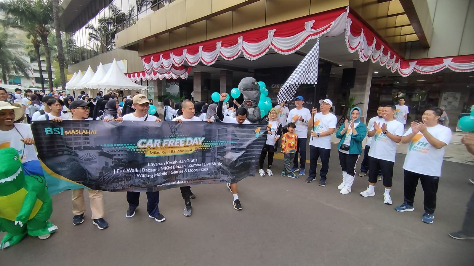 Peringati Milad Pertama, BSI Maslahat Selenggarakan Fun Walk di Jakarta