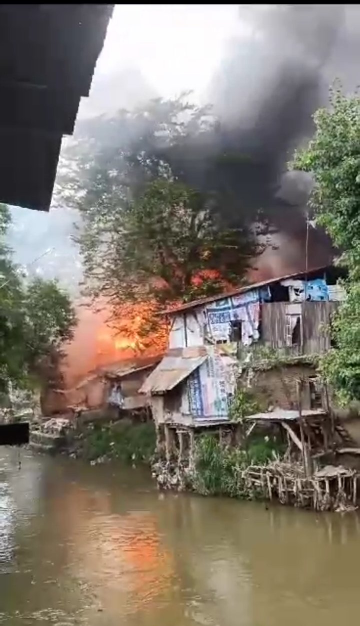 7 Rumah  di Jalan Badur Terbakar