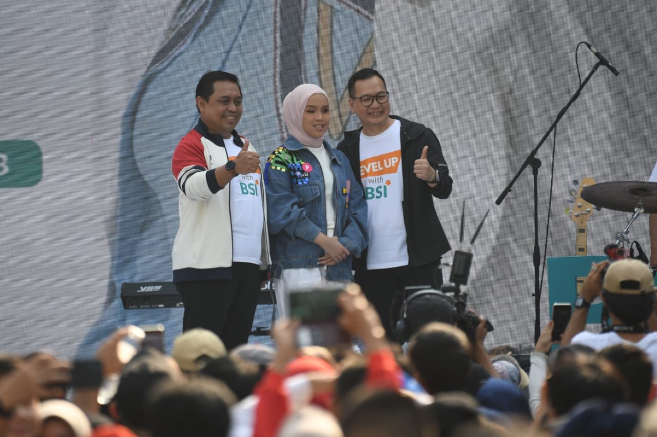 BSI Kolaborasi dengan Putri Ariani, Ajak Masyarakat untuk Sehat Jasmani dan Finansial di Car Free Day Bundaran HI