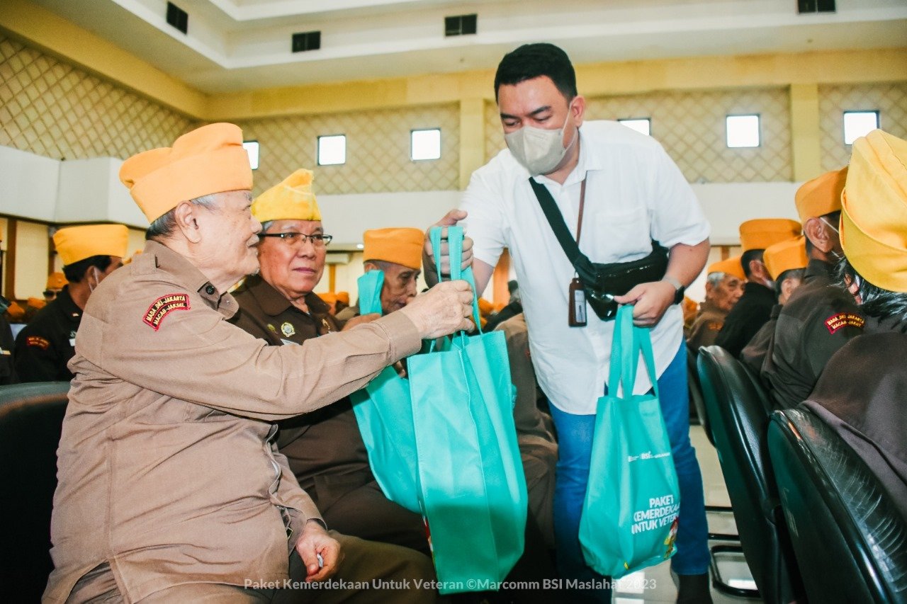 BSI Maslahat dan BSI Berbagi Kado Kemerdekaan Bersama Legiun Veteran Seluruh Indonesia