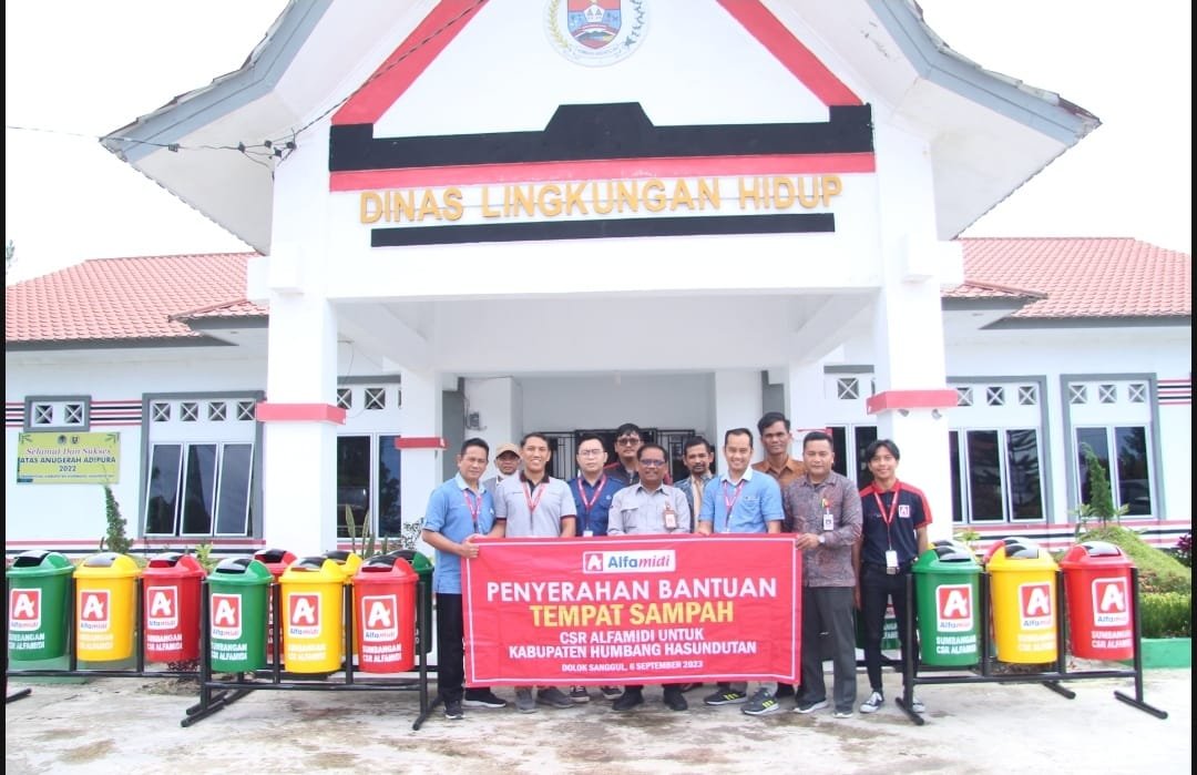 Alfamidi Berikan Tong Sampah 3R ke Kabupaten Humbang Hasundutan