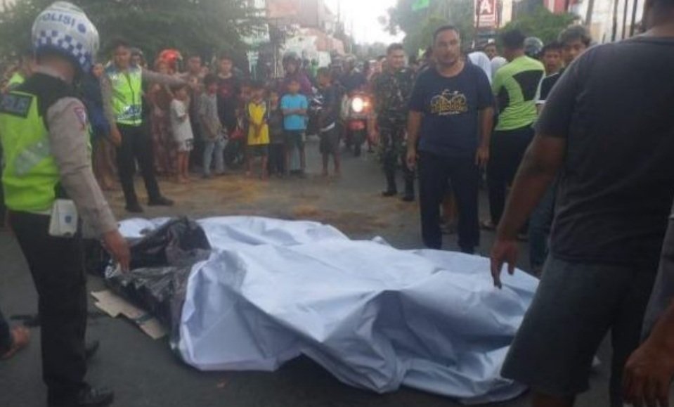 Mahasiswi Pengendara Sepeda Motor Tewas Terlindas Truk