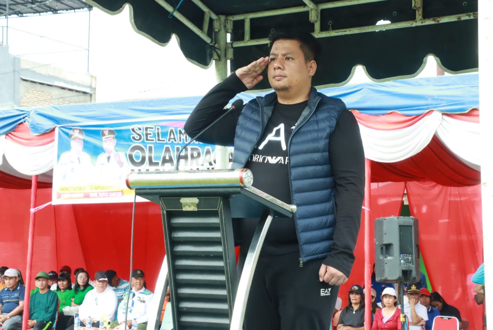Bupati Samosir Serahkan Penghargaan Kepada Atlet dan Pelatih