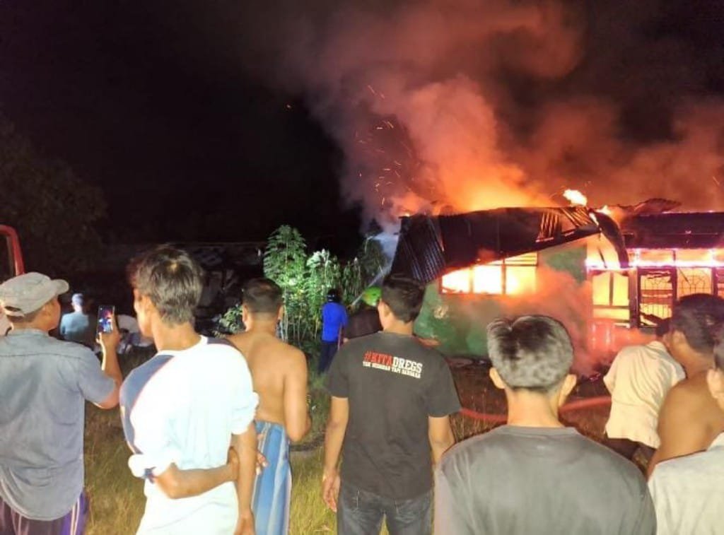 Diduga Hubungan Arus Pendek, 3 Unit Bangunan Rumah Nyaris Jadi Abu