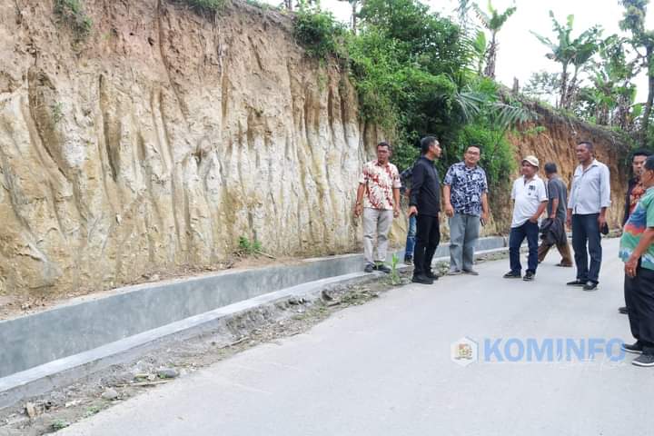 Wakil Bupati Tinjau Jalan Penghubung Desa Selakkar-Gunung Manumpak