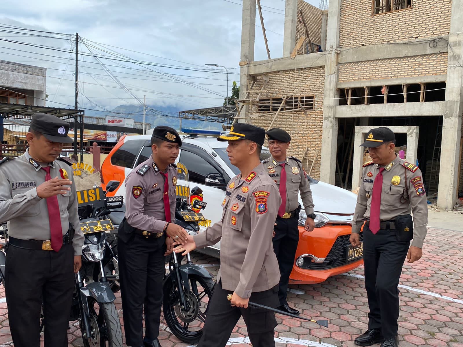 Kapolres Samosir Berangkatkan Personil Sat Pam Obvit ke Polsek Jajaran