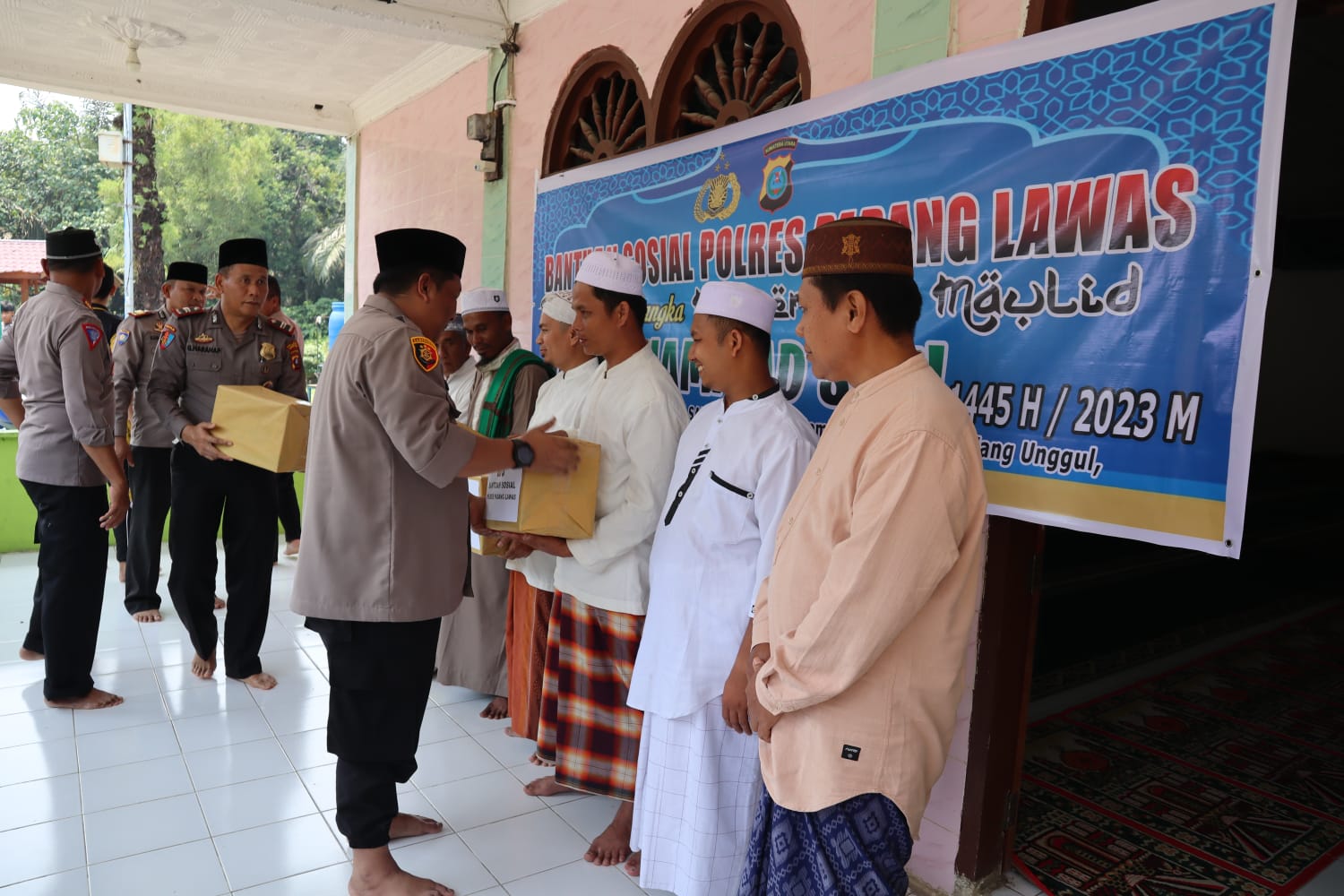 Peringati Maulid Nabi Muhammad SAW 1445 H / 2023 M, Polres Palas Bagikan Bansos Kepada Nazir Masjid