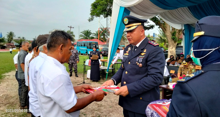 Dalam Rangka Hari Perhubungan Nasional KSOP Kelas IV Pangkalan Susu Mengadakan Upacara Bendera.