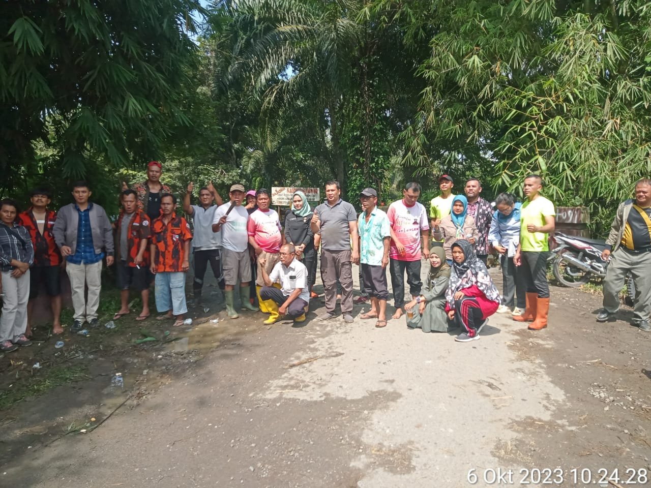 Benahi Wilayah Pasca Banjir, Tiga Kelurahan di Tuntungan Gotong Royong di Sungai Nangka