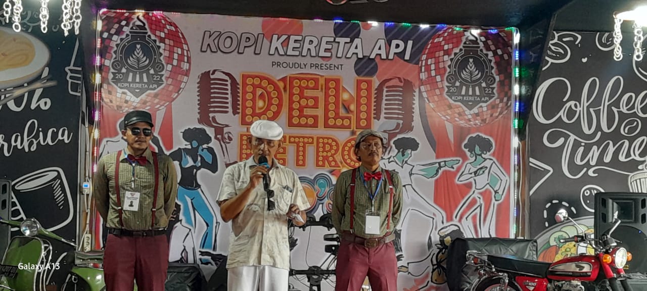 Artis Kota Medan Terra Jannah Meriahkan Deklarasi Komunitas DELI RETRO 70s di Cafe Kopi Kereta Api