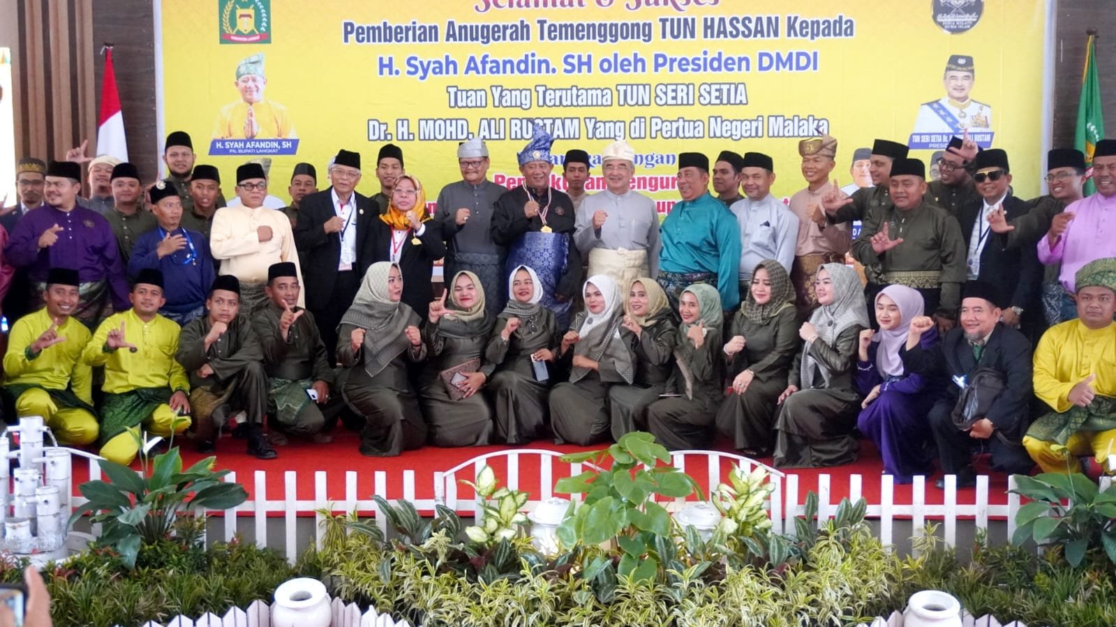 Dinilai Perjuangkan Harkat Melayu Islam, Syah Afandin Dianugerahi Temenggong Tun Hassan