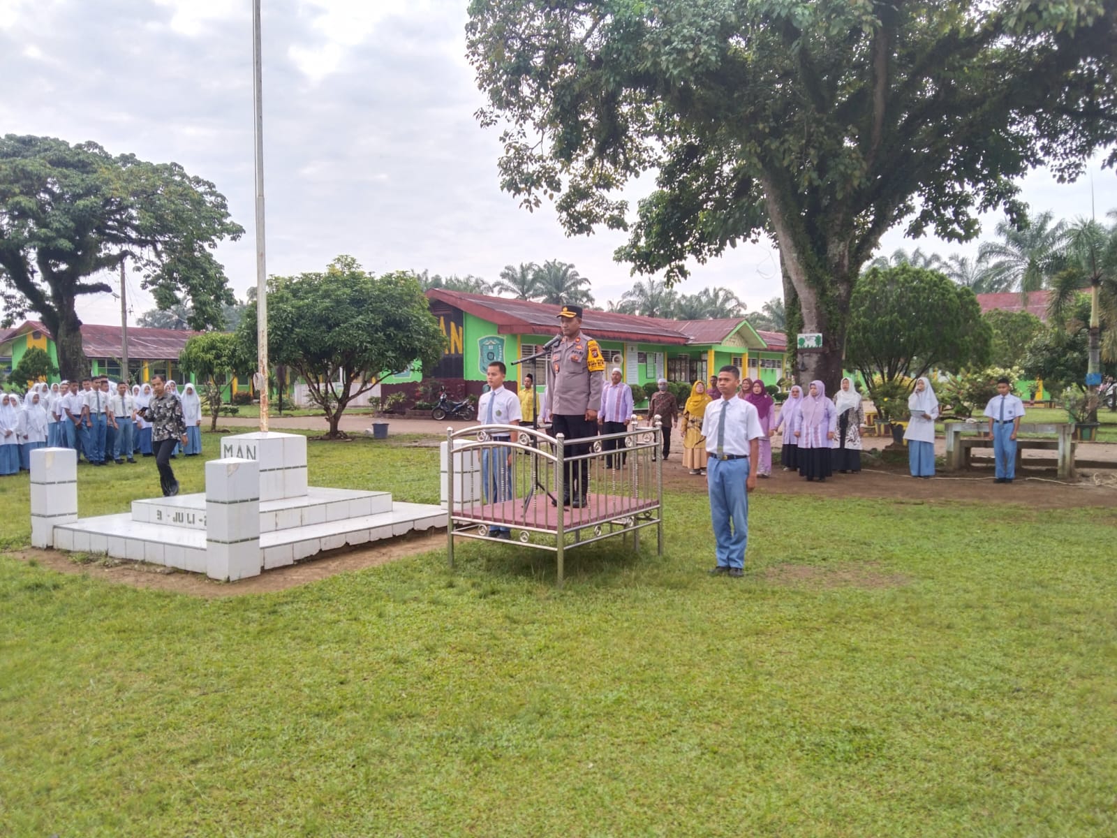 Waka Polres Memimpin Apel Dalam Rangka Polisi Go To School Man 1 Palas