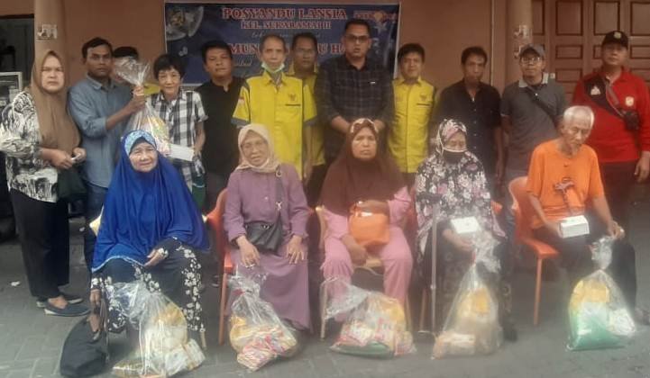 Komunitas Satu Hati Peduli Lansia, Cek Kesehatan Gratis ‘Berhadiah’ Parcel Sembako