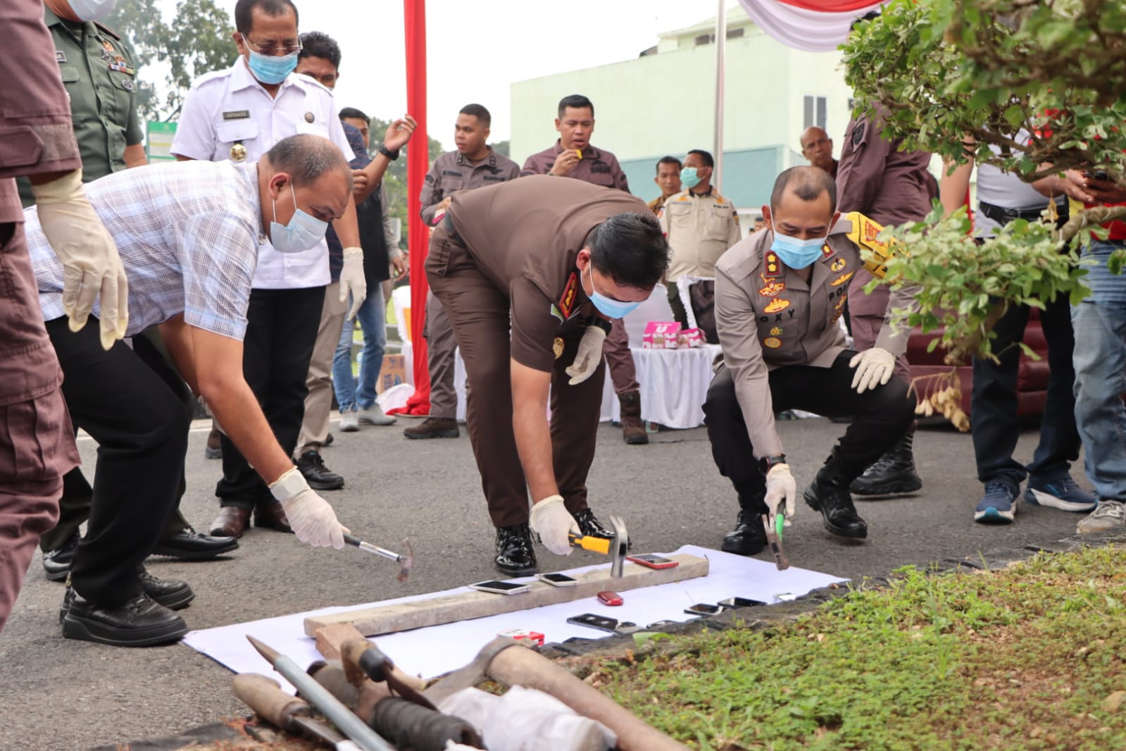 Forkopimda Sergai Musnahkan 232 Barang Bukti Perkara Yang Inkracht di Kantor Kejari Sergai