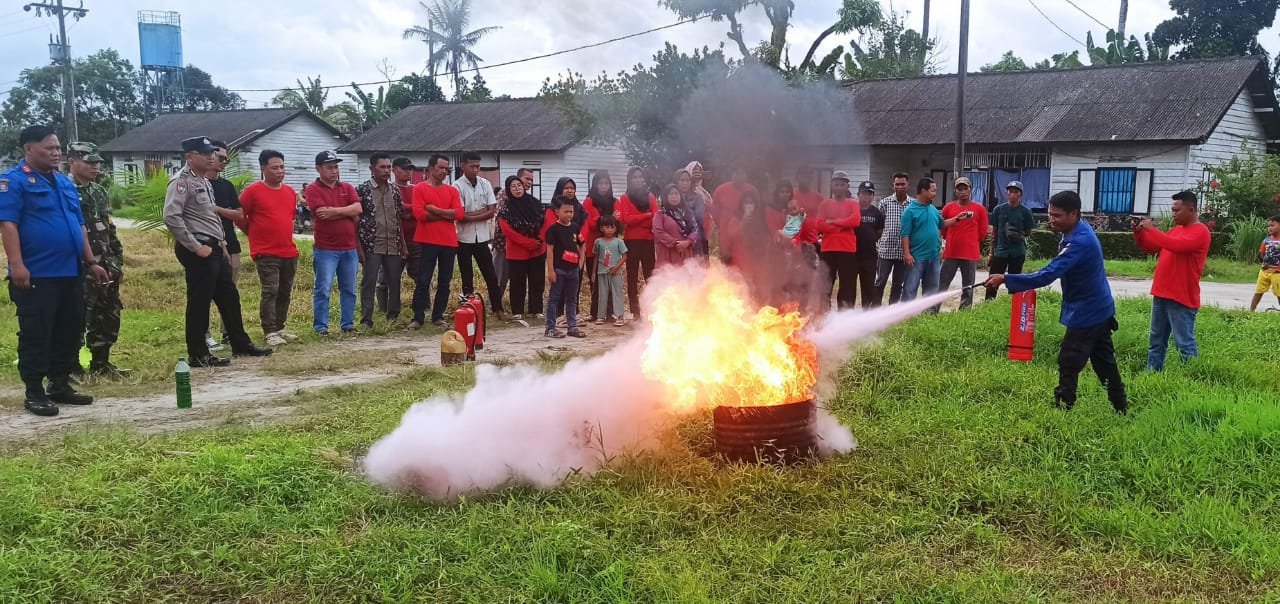 Gelar Simulasi Kebakaran, Pemdes Rampah Estate Antisipasi Bencana