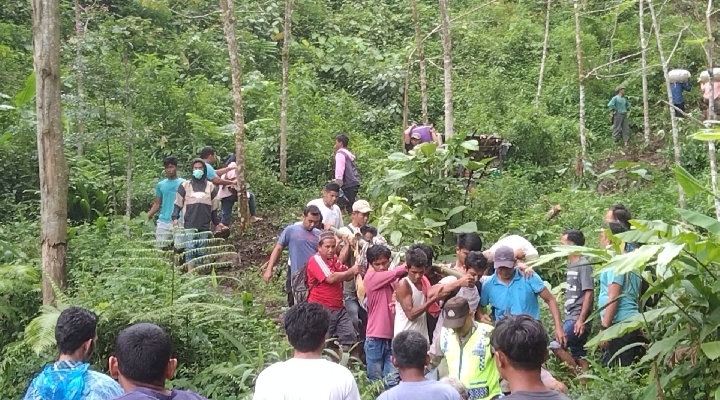 Miris, Penanganan Longsor Madina Lamban, Ibu Hendak Melahirkan Terpaksa Ditandu Sejauh 1 Km Melewati Hutan