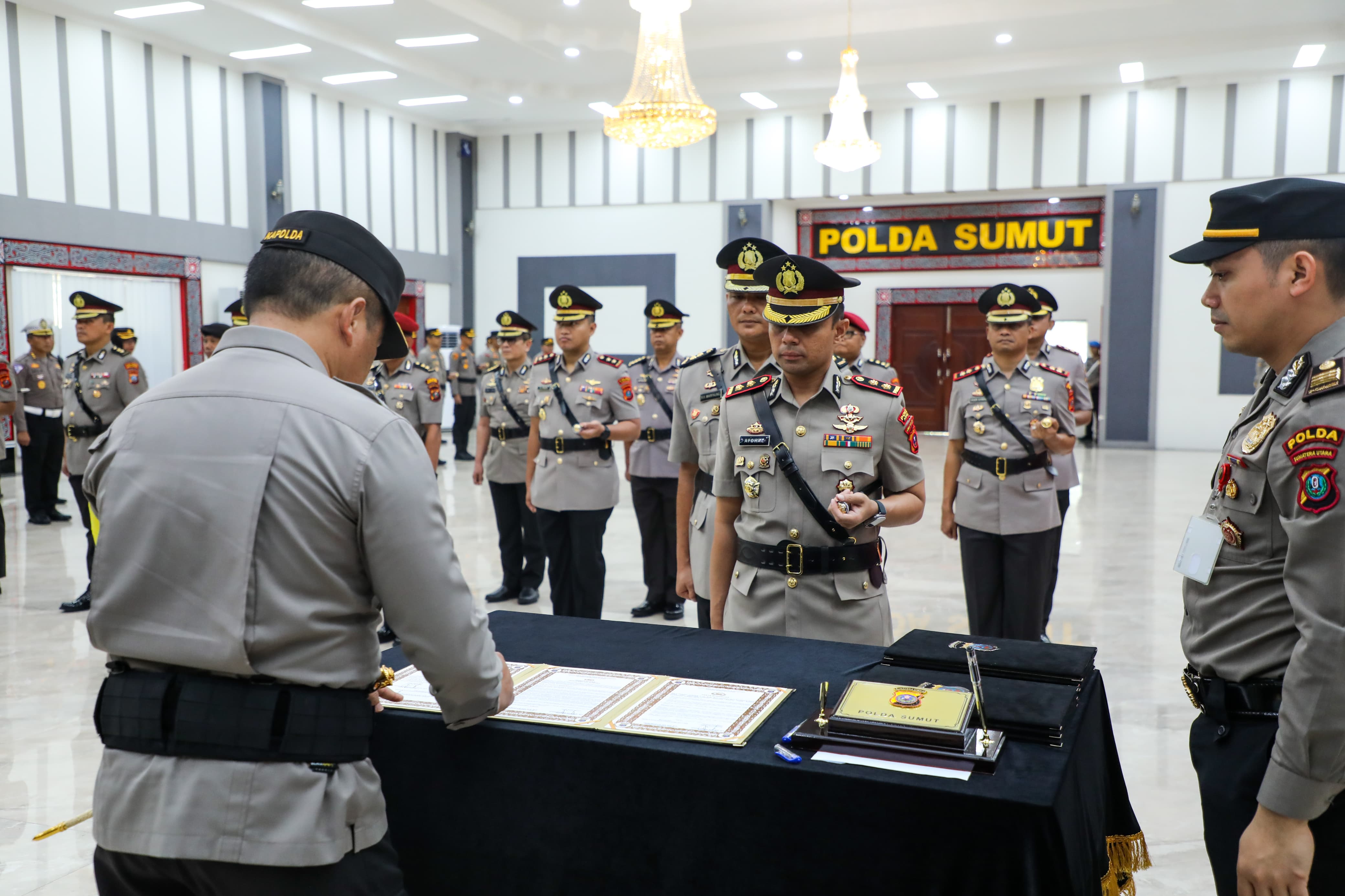 Kapoldasu Lantik Sejumlah Kapolres dan PJU