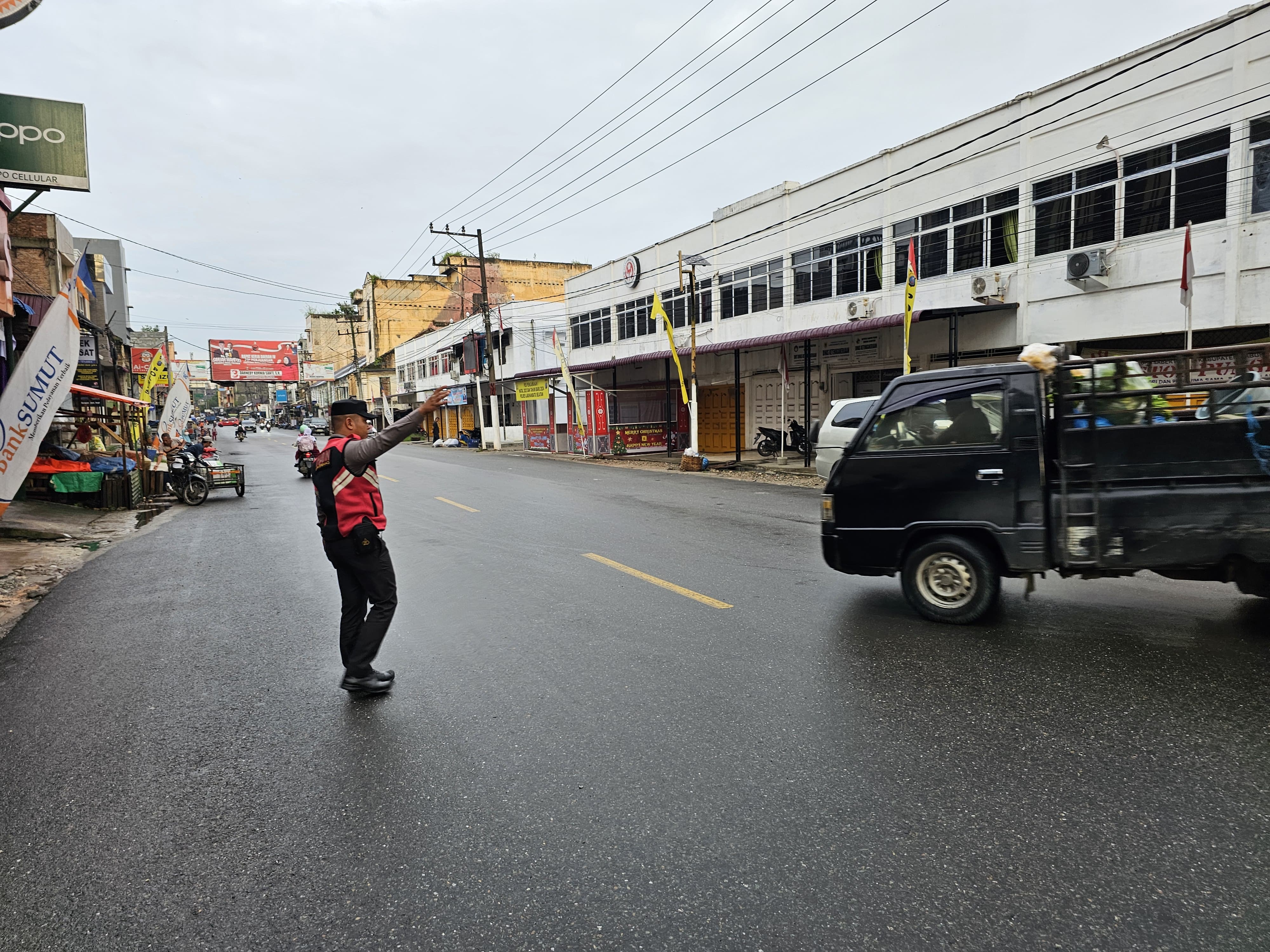 Polsek Kota Pinang Lakukan Strong Point dan Gatur Lalin Pagi