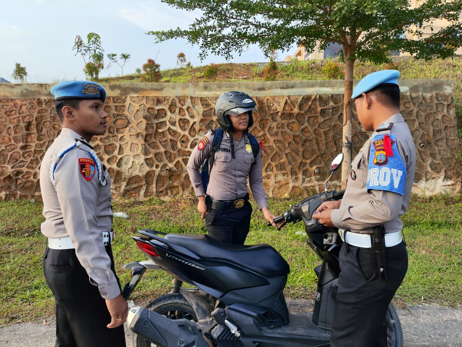 Propam Polres Labusel Cek Sikap dan Kelengkapan Personel