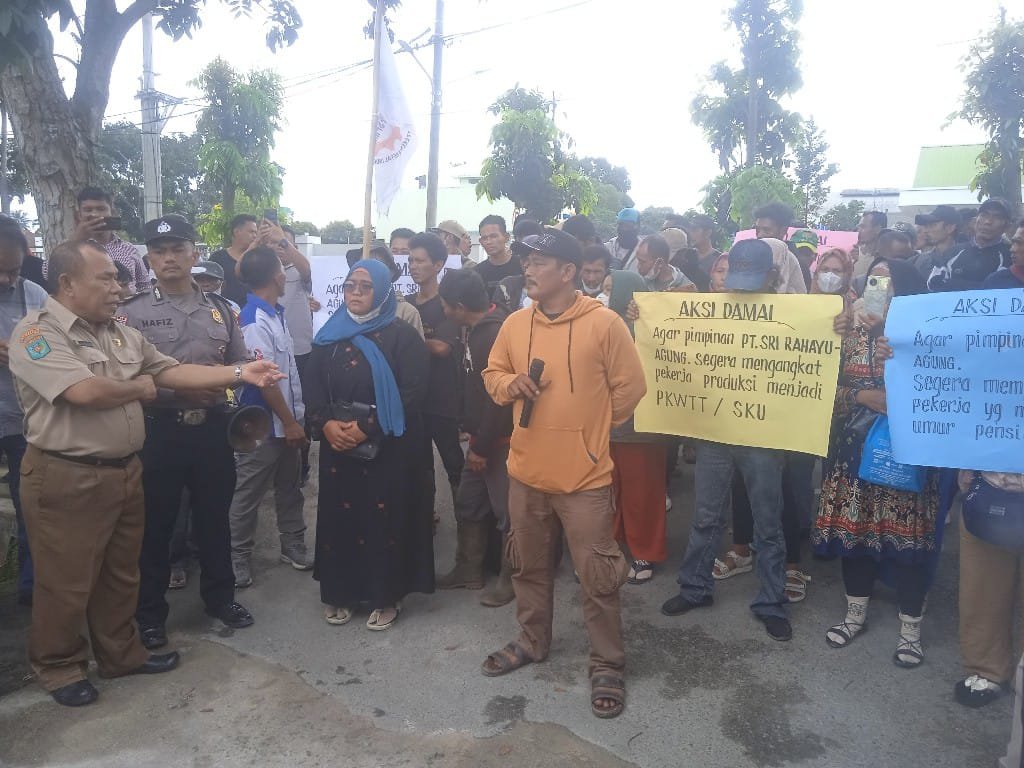 Tuntut 3 Bulan Gaji Tak Dibayar, Karyawan PT. SRA Kotarih Gelar Aksi Damai di DPRD Sergai