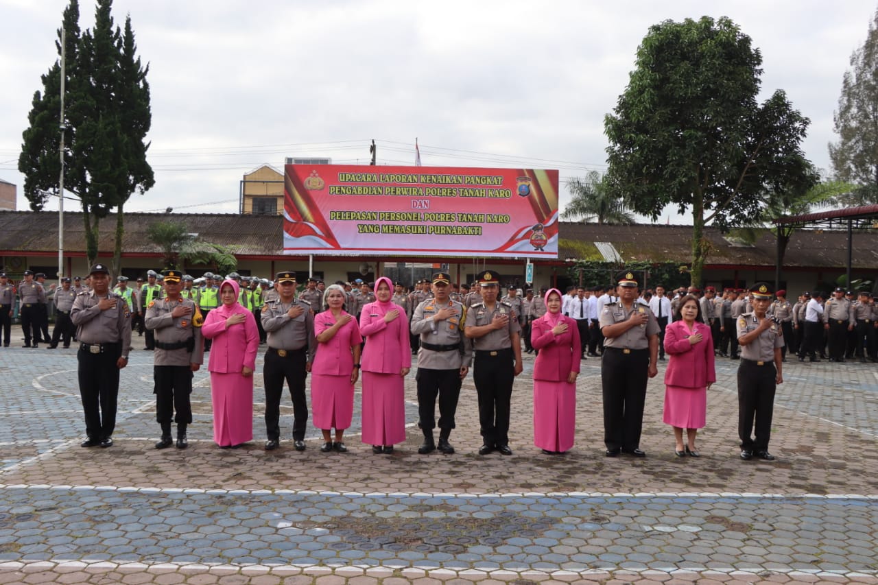 Polres Tanah Karo Gelar Upacara Kenaikan Pangkat Pengabdian dan Pelepasan Personil Purna Bakti