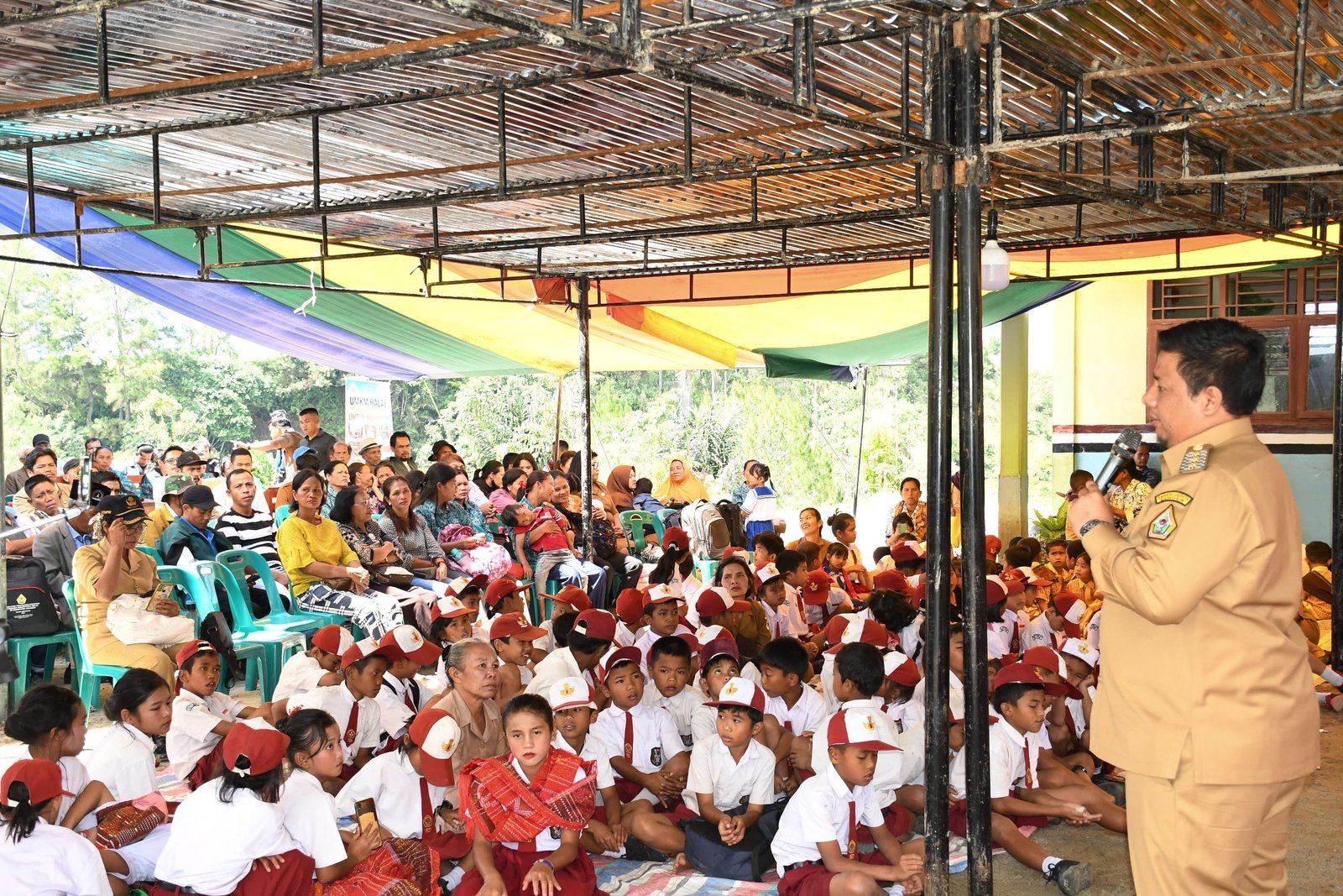 Bupati Samosir Lanjutkan Pelayanan Bunga Desa