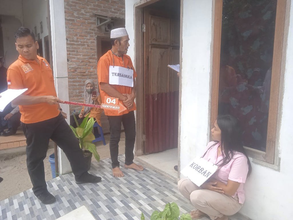 Rekon Kasus Pembunuhan Di Desa Cempedak Lobang, Lancar dan Kondusif