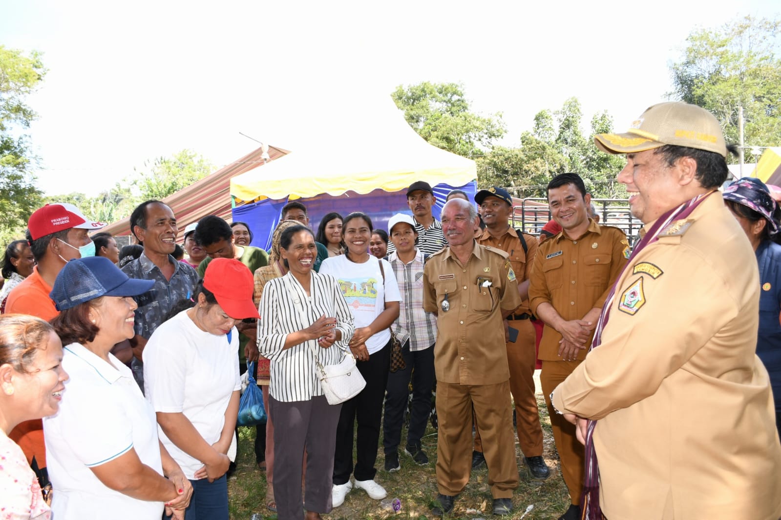 Bupati Samosir Perbaiki Infrastruktur Jalan, di Desa Saitnihuta Pangururan