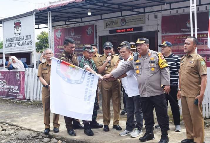 PJ BupatiI, Kapolres Palas Lepas Pemberangkatan Logistik Pemilu Tahun 2024