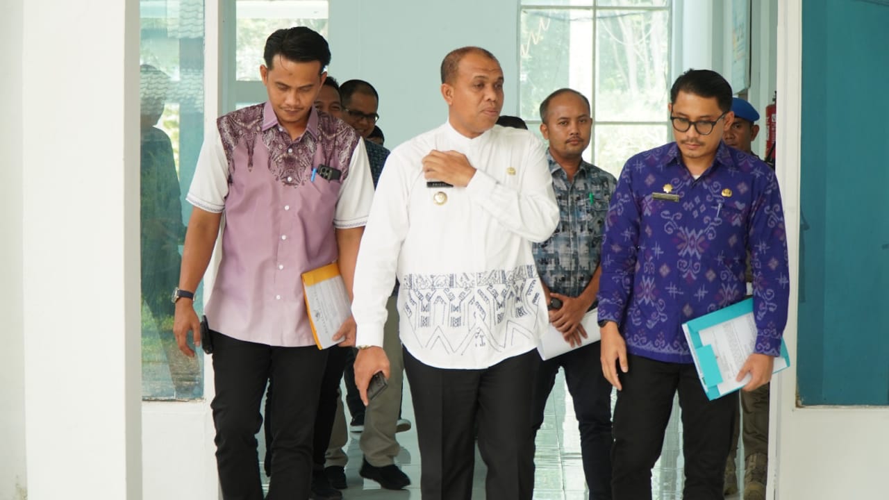 Faisal Hasrimy Sidak ke Ruangan Para Kabag di Setdakab