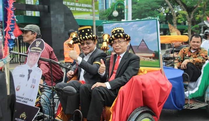 Rombongan Kepala Daerah, Menggunakan Becak ke Lokasi Musrenbang RKPD 2025 Sumut